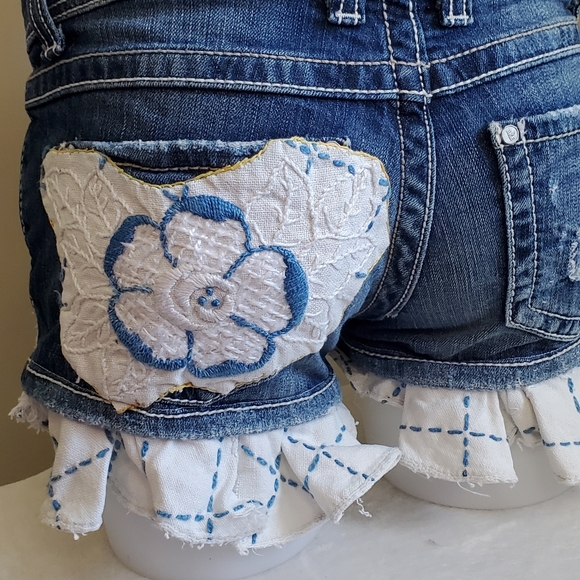 Cool Denim Shorts with Applique. Unique Comfy Fit - Picture 6 of 11